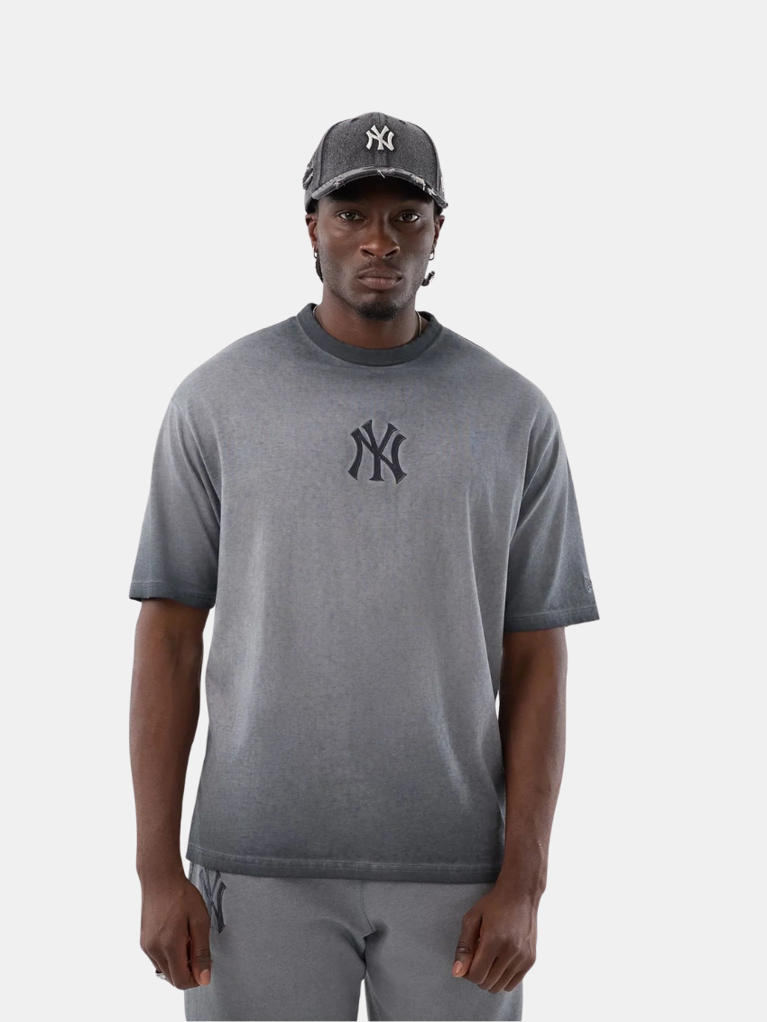 Washed Logo Tee MLB Washed Logo Tee i Black fra New Era | Shop New Era hos AndPants ...