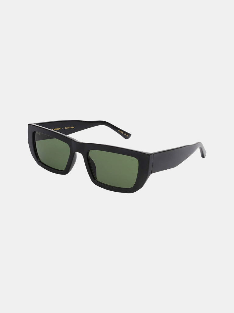 Sorte solbriller med mørkt glas fra A. Kjærbede