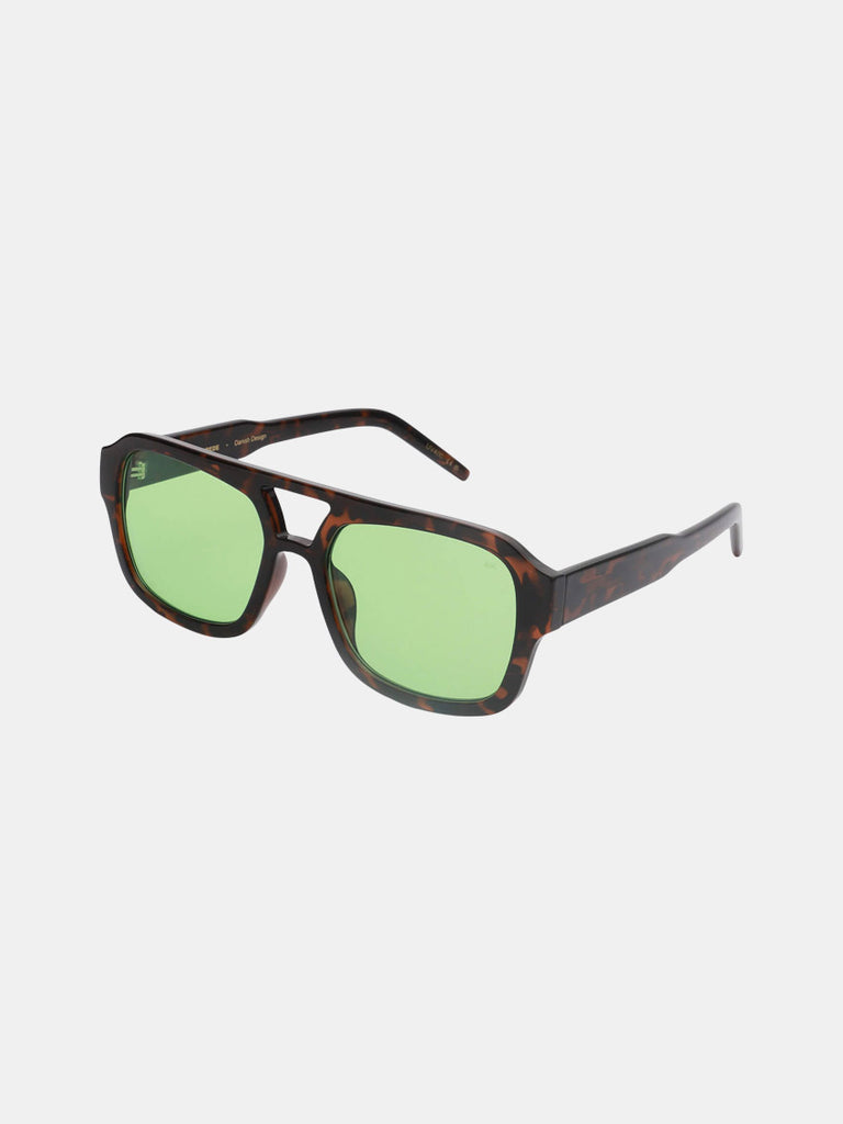 Brune solbriller med grønt glas fra A. Kjærbede