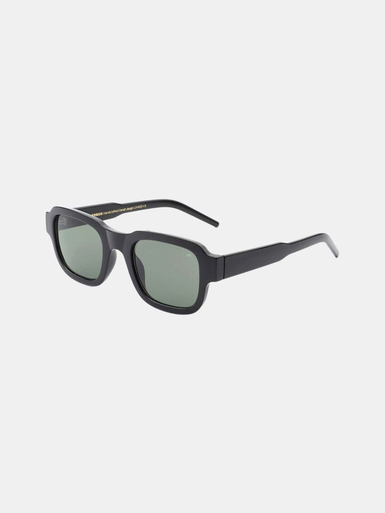 Sorte solbriller med grå, gråt glas fra A. Kjærbede