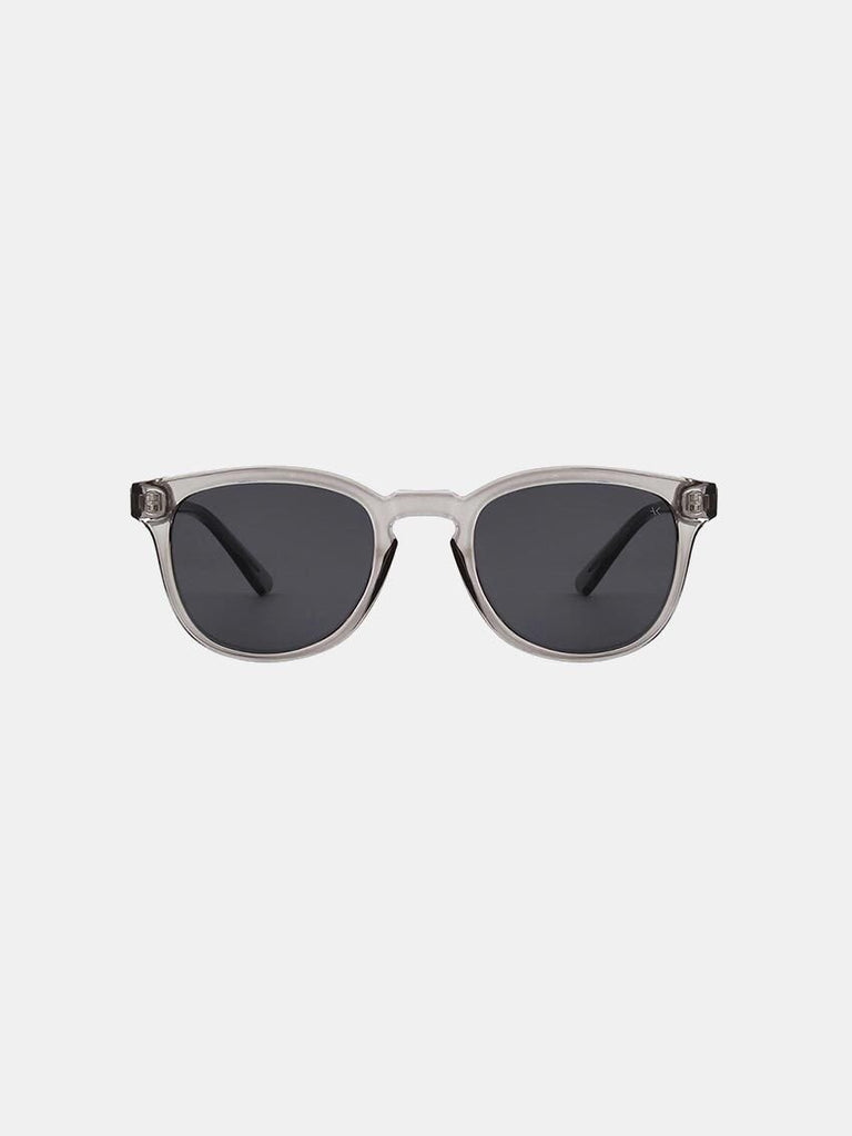 Transparente, grå, klare, runde, ovale solbriller med mørkt glas fra A. Kjærbede